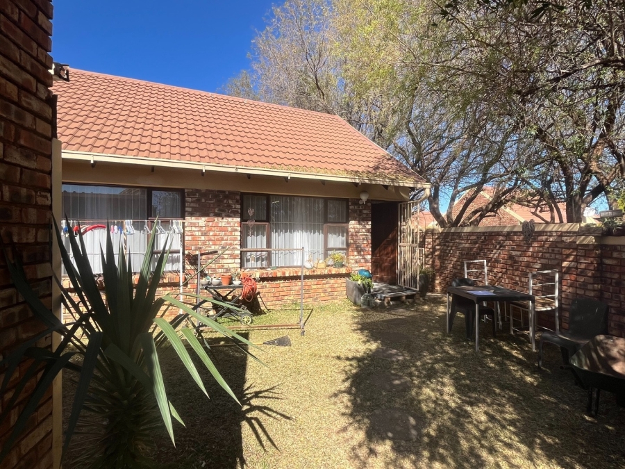 To Let 2 Bedroom Property for Rent in Langenhovenpark Free State